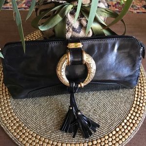 Black leather clutch with gorg gold detailing 😍
